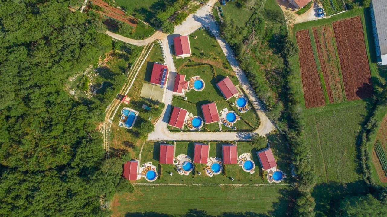 Holiday Park Village Jelovci Kringa المظهر الخارجي الصورة